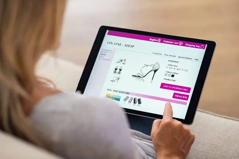 mlm e-commerce site lady on tablet